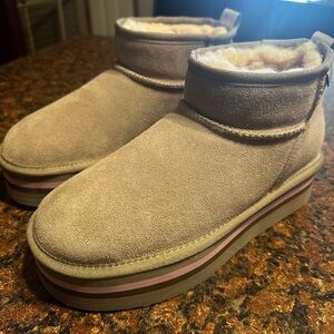 Bearpaw Boots new only tried on.